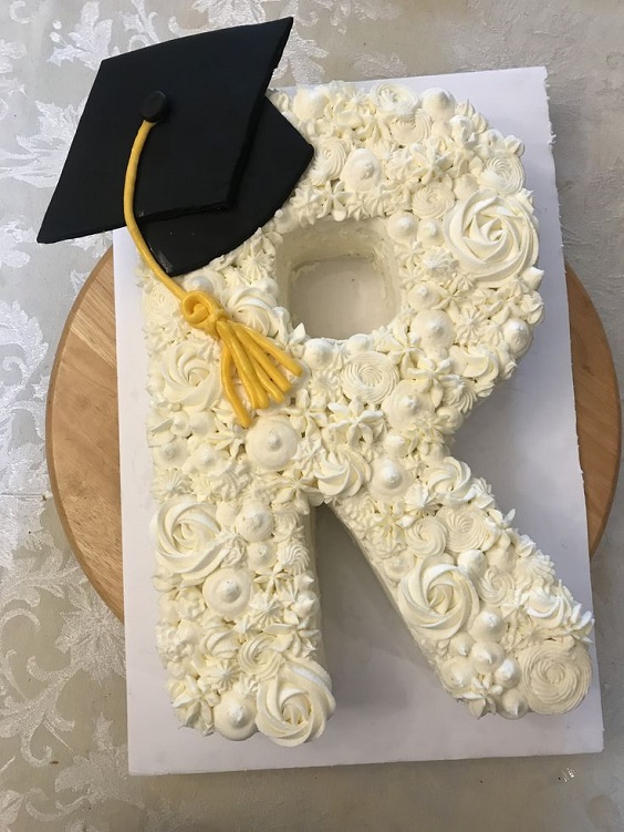 Graduation Hat with alphabet R Cake 