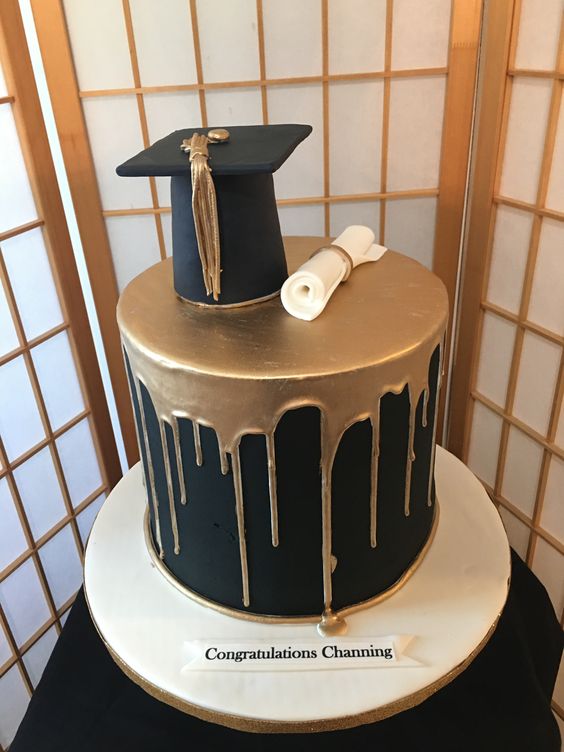Simple Graduation Hat and Degree Cake